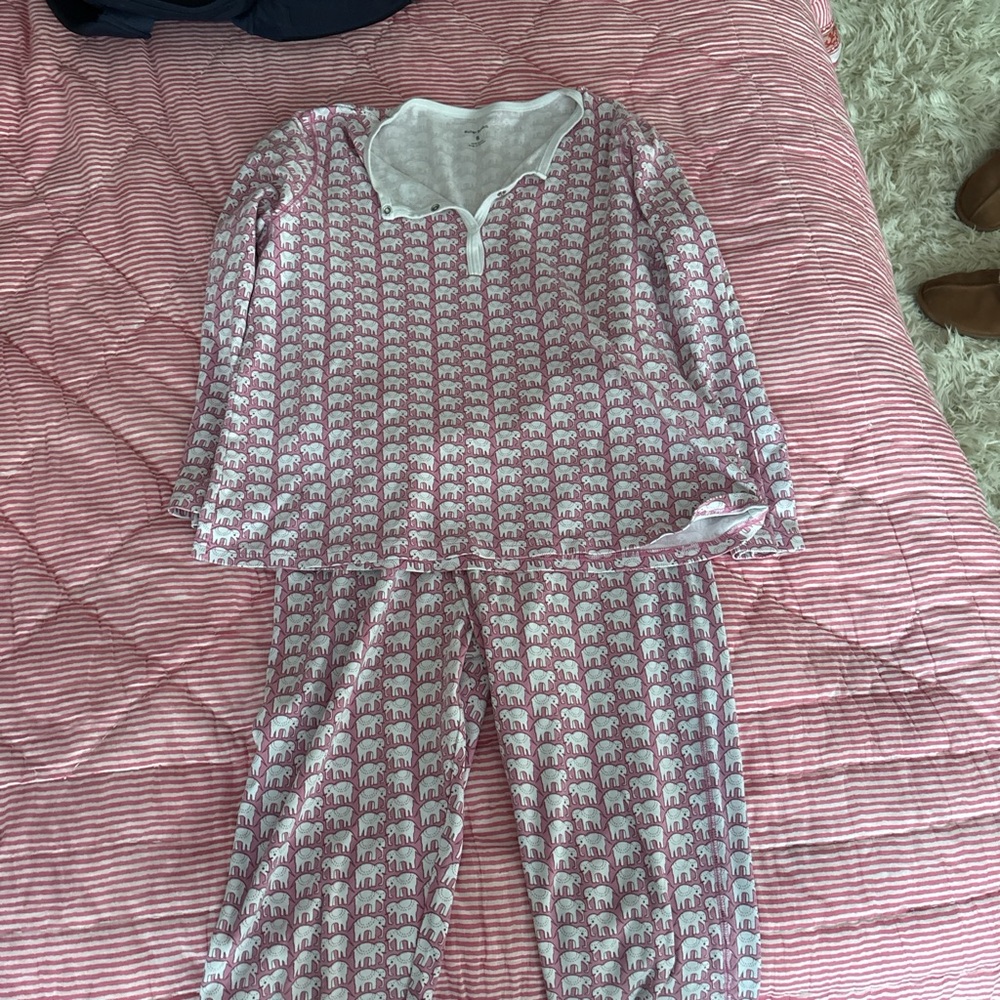 Roller rabbit pink elephants

Lightly worn good condition 

size S